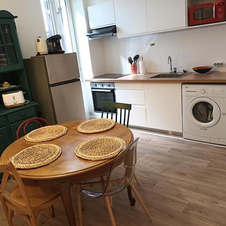 Appartement T2 Renove, Centre-Ville Hendaye, Proche Baie, Sans Ascenseur, Balcon, Calme, Wifi Non Inclus - Fr-1-239-850 Luaran gambar