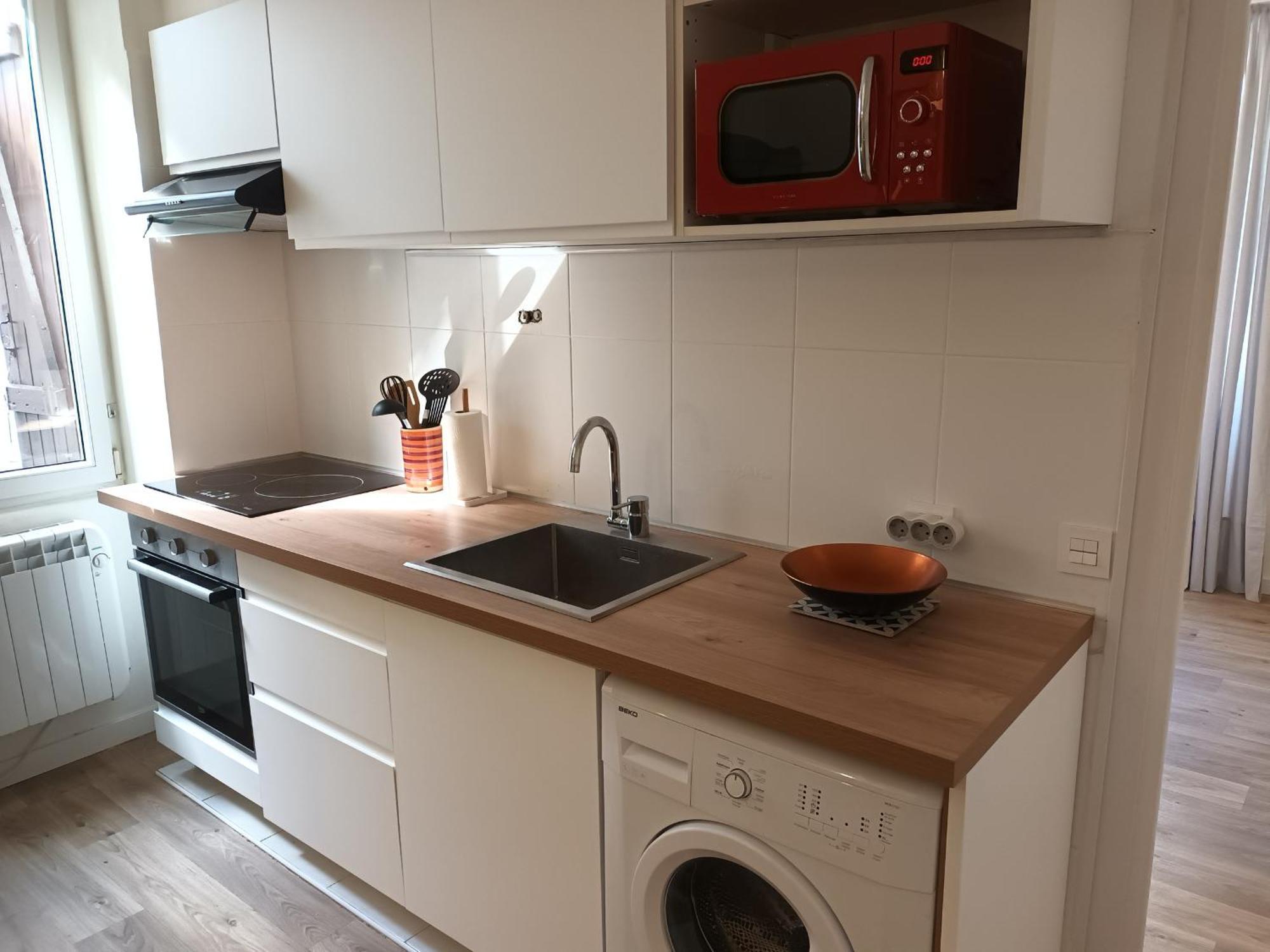 Appartement T2 Renove, Centre-Ville Hendaye, Proche Baie, Sans Ascenseur, Balcon, Calme, Wifi Non Inclus - Fr-1-239-850 Luaran gambar