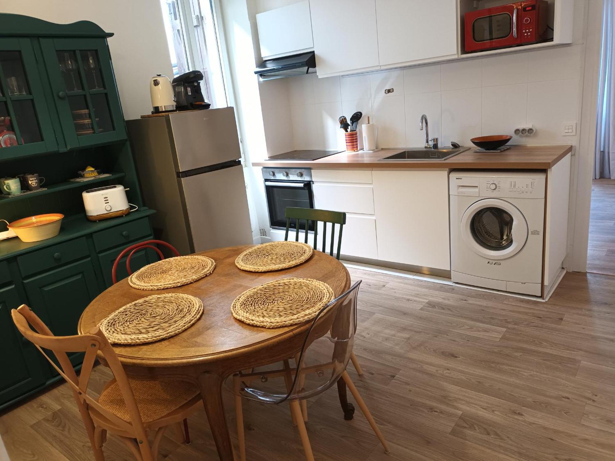 Appartement T2 Renove, Centre-Ville Hendaye, Proche Baie, Sans Ascenseur, Balcon, Calme, Wifi Non Inclus - Fr-1-239-850 Luaran gambar